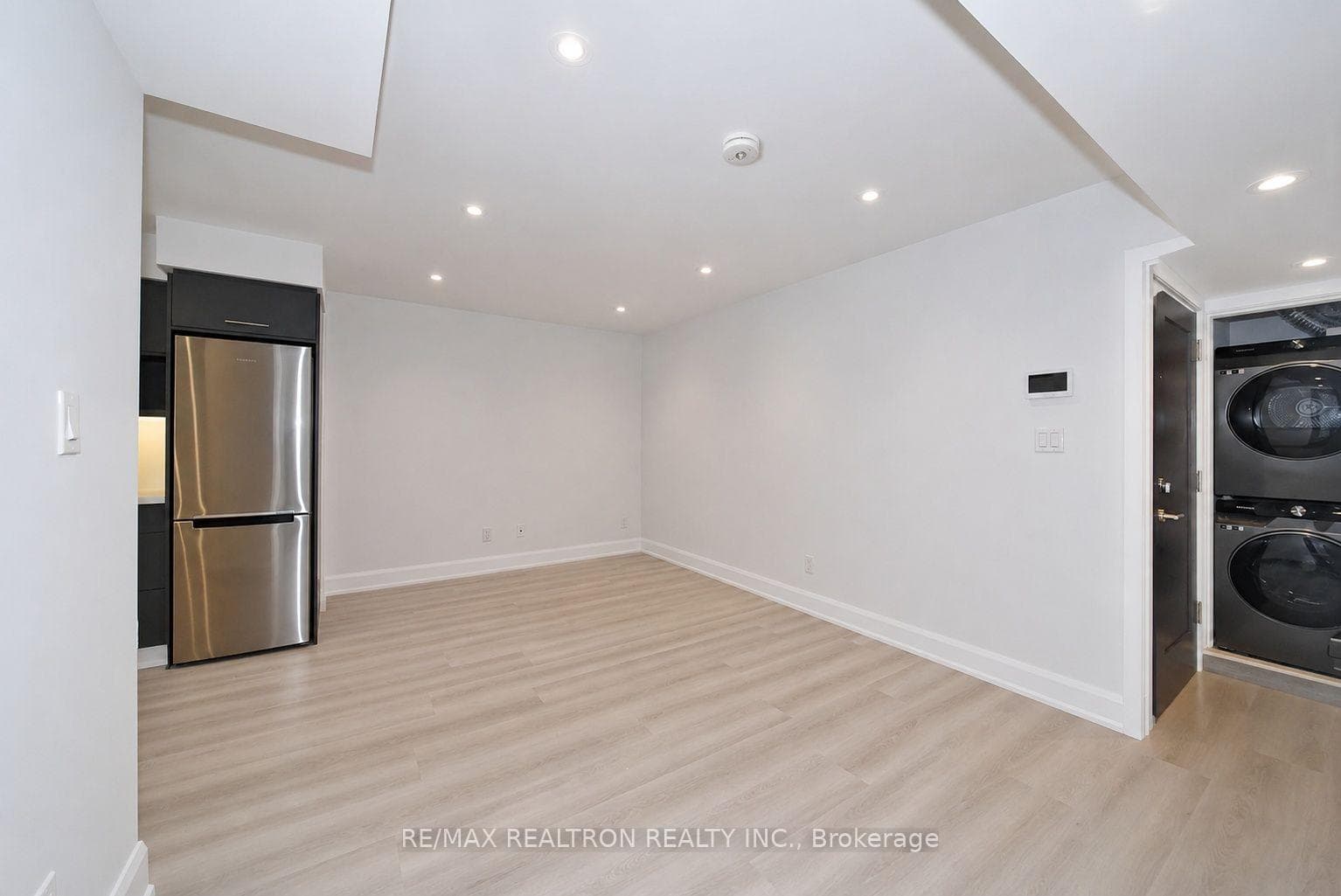 230 Boon Avenue Unit 4 photo 4