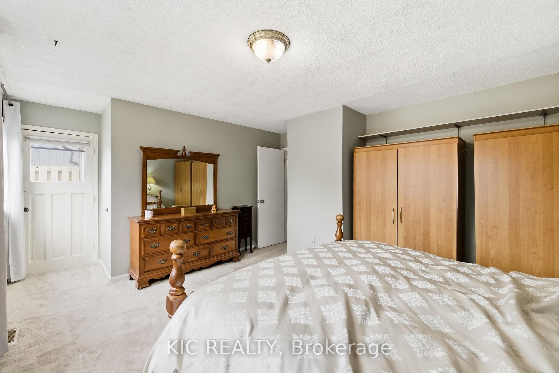 1795 Listowell Crescent photo 23