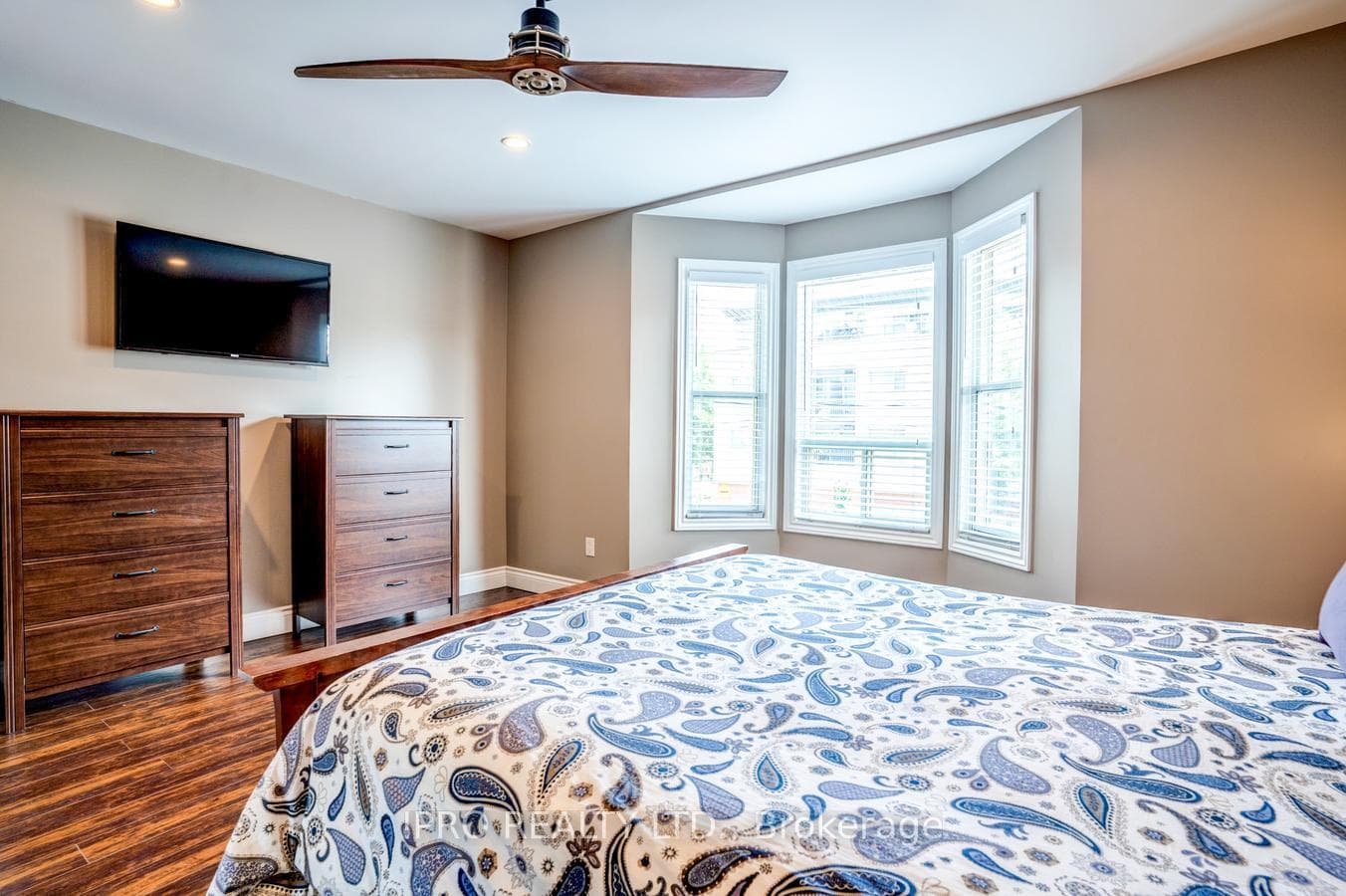 48 Pape Avenue photo 23