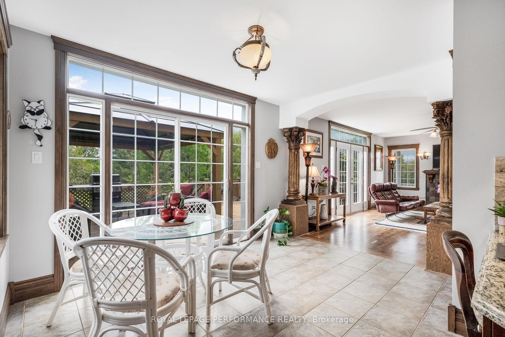 Breakfast area, doors to deck