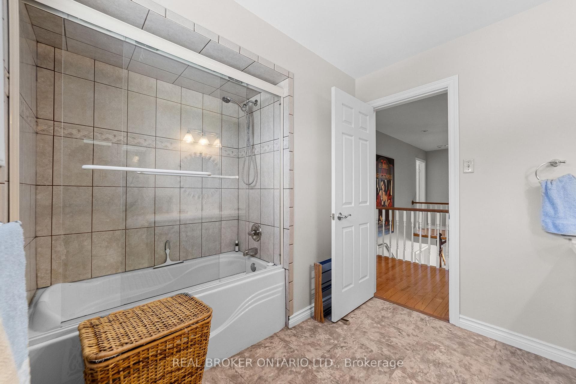 7 Templer Drive photo 24