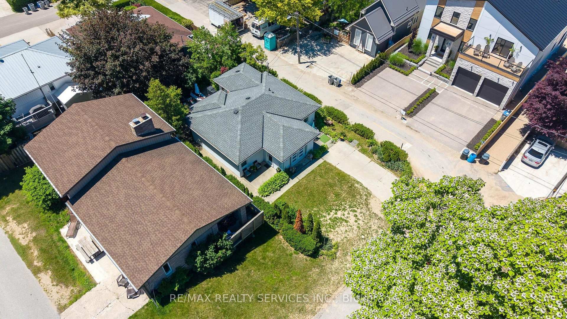 70 Oak Street photo 6
