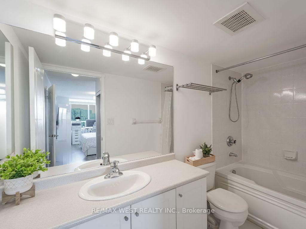 850 Steels Avenue Unit 1001 photo 18