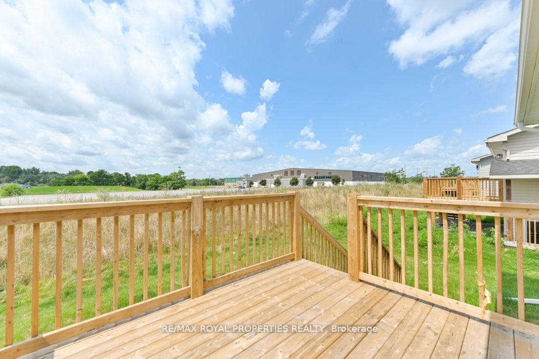 14 Summit Crescent photo 32
