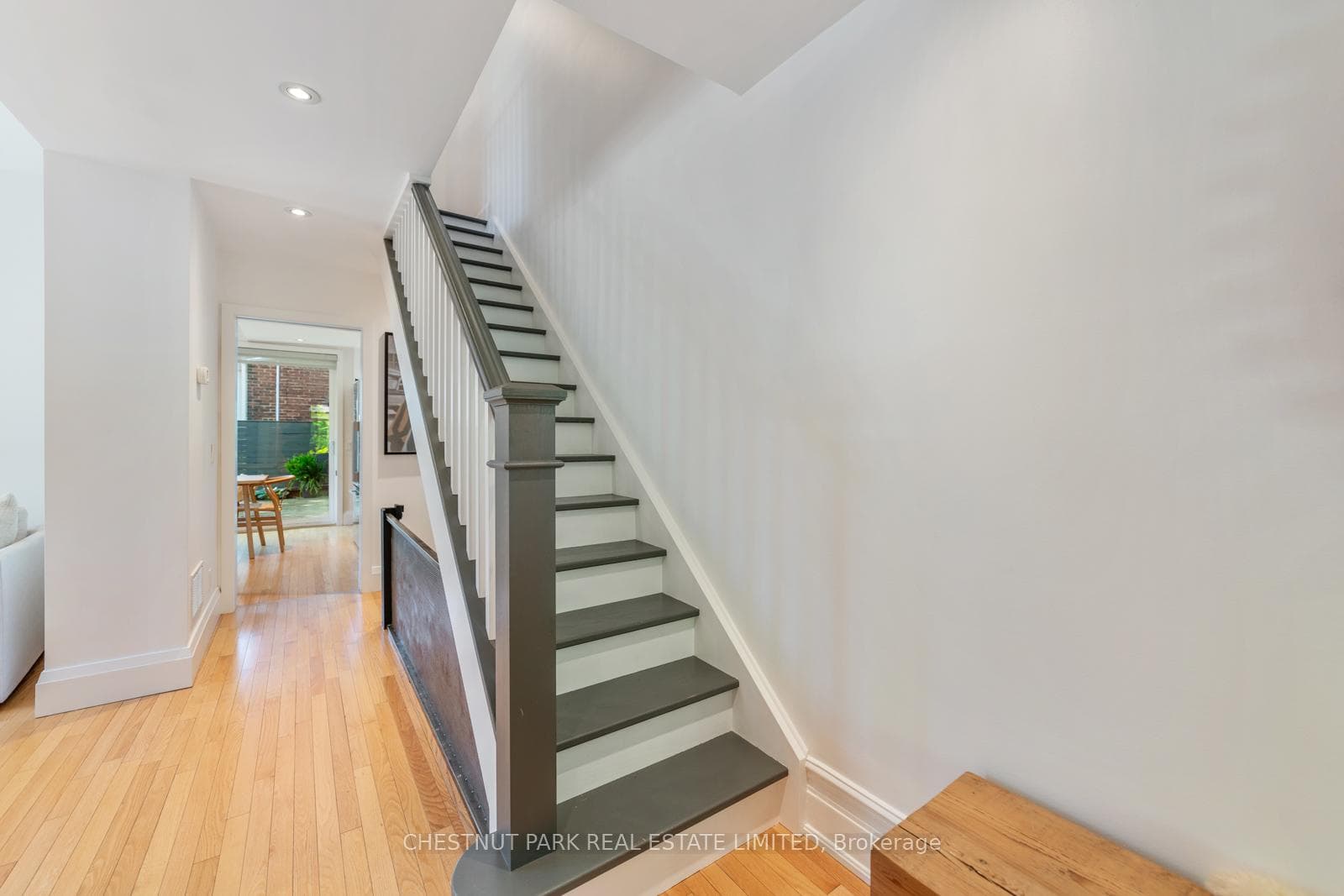 188 Silver Birch Avenue photo 16