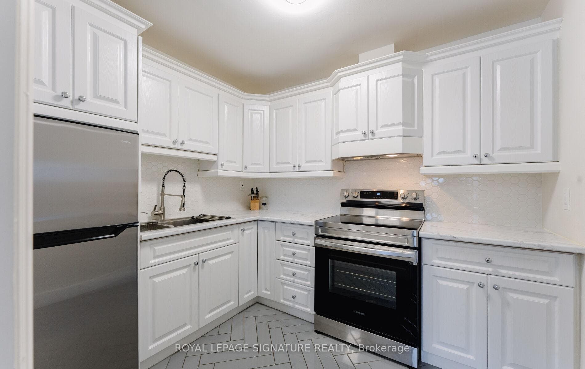 713 The Queensway N/A Unit #Rear photo 10