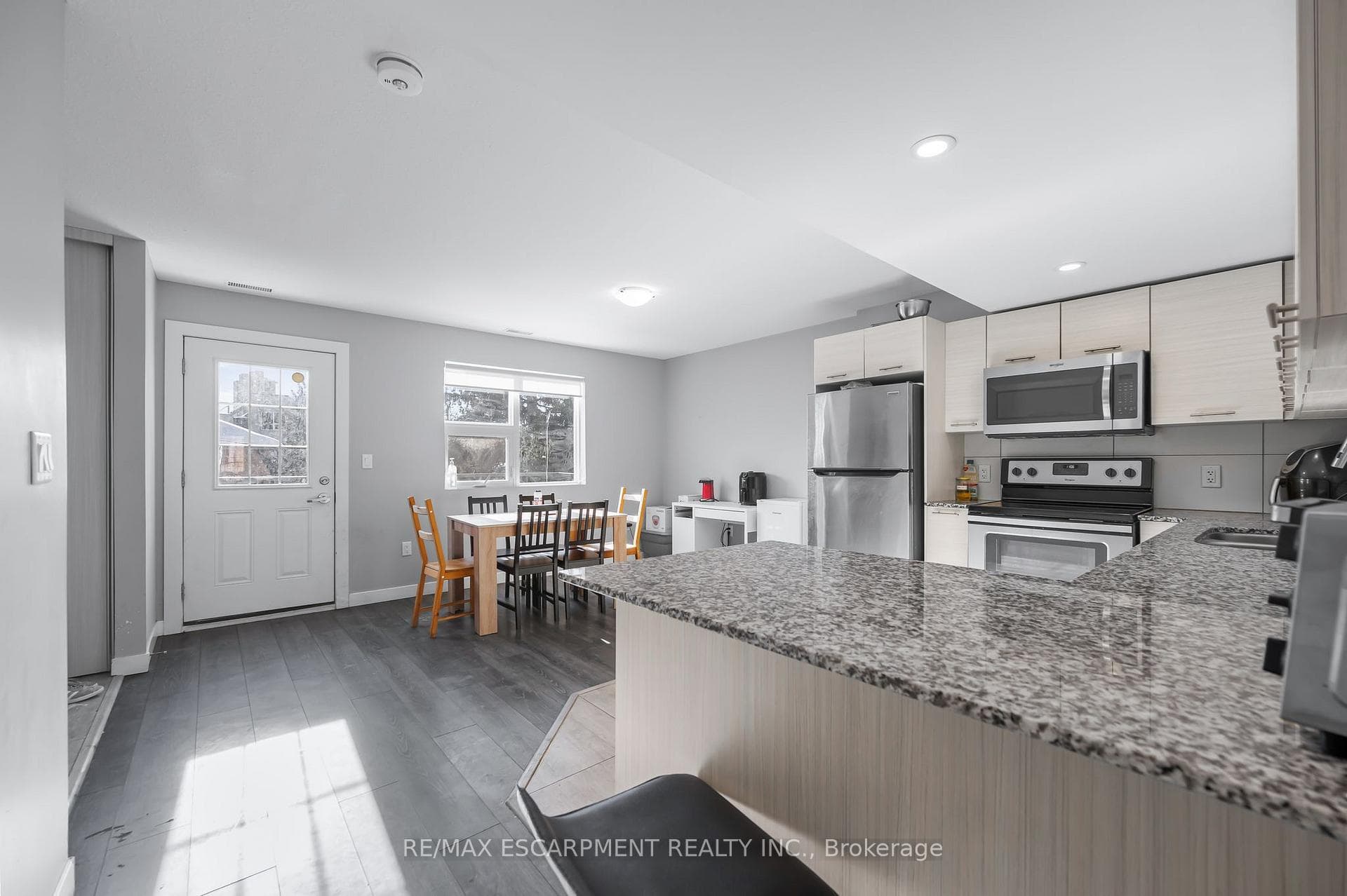 338 Albert Street Unit 212 photo 6