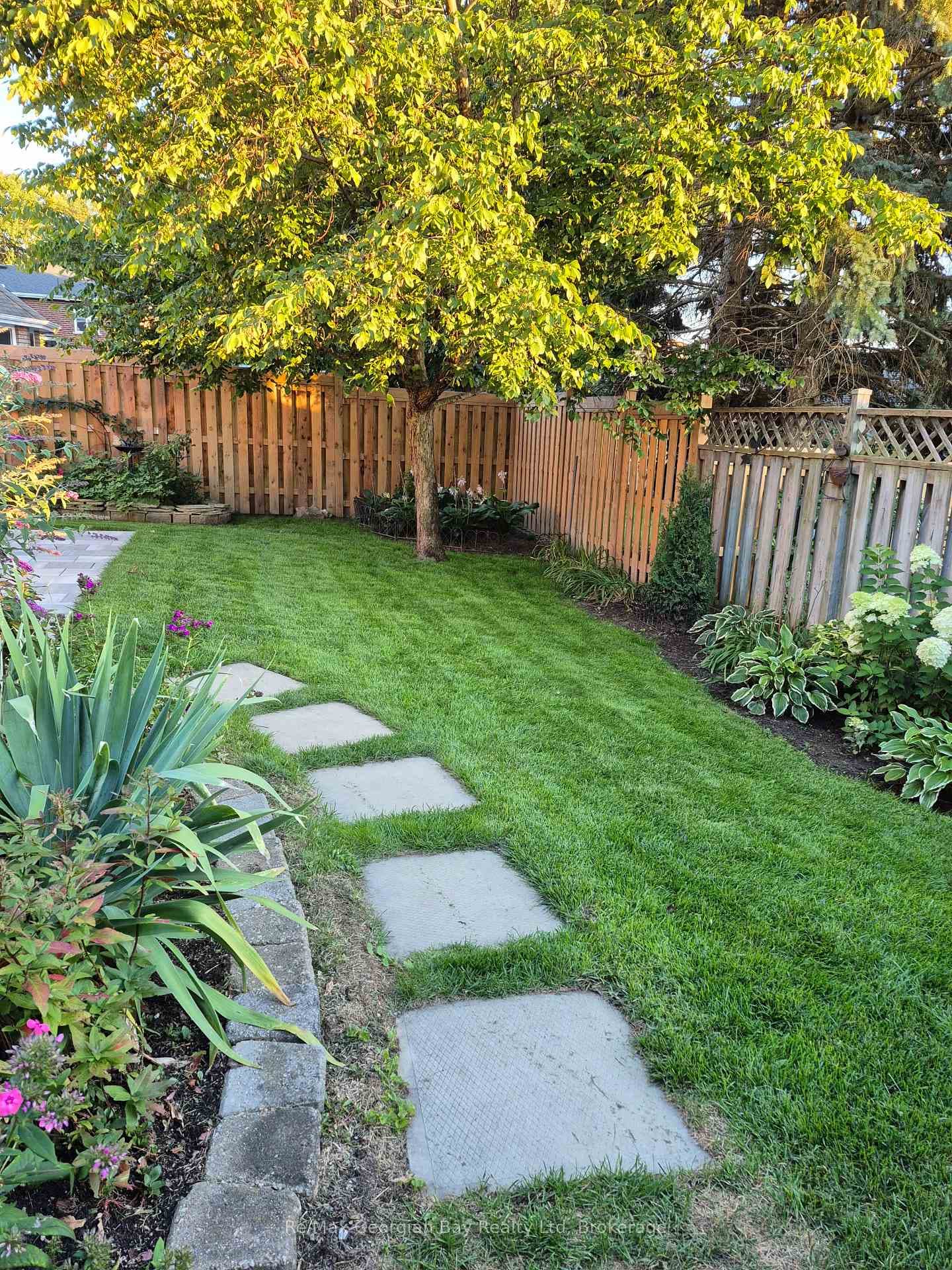 197 MAPLEDAWN Drive photo 47