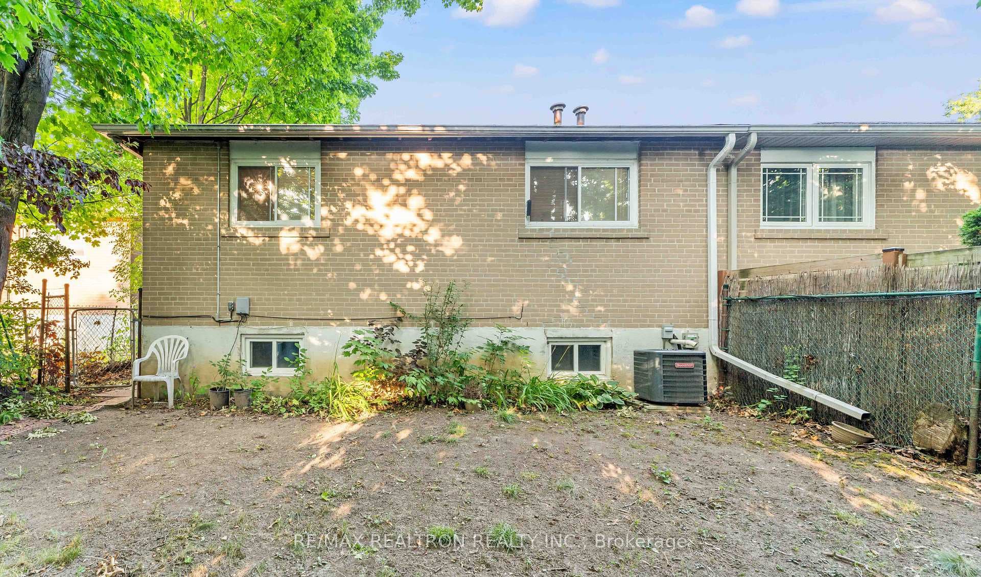 92 Elise Terrace photo 42