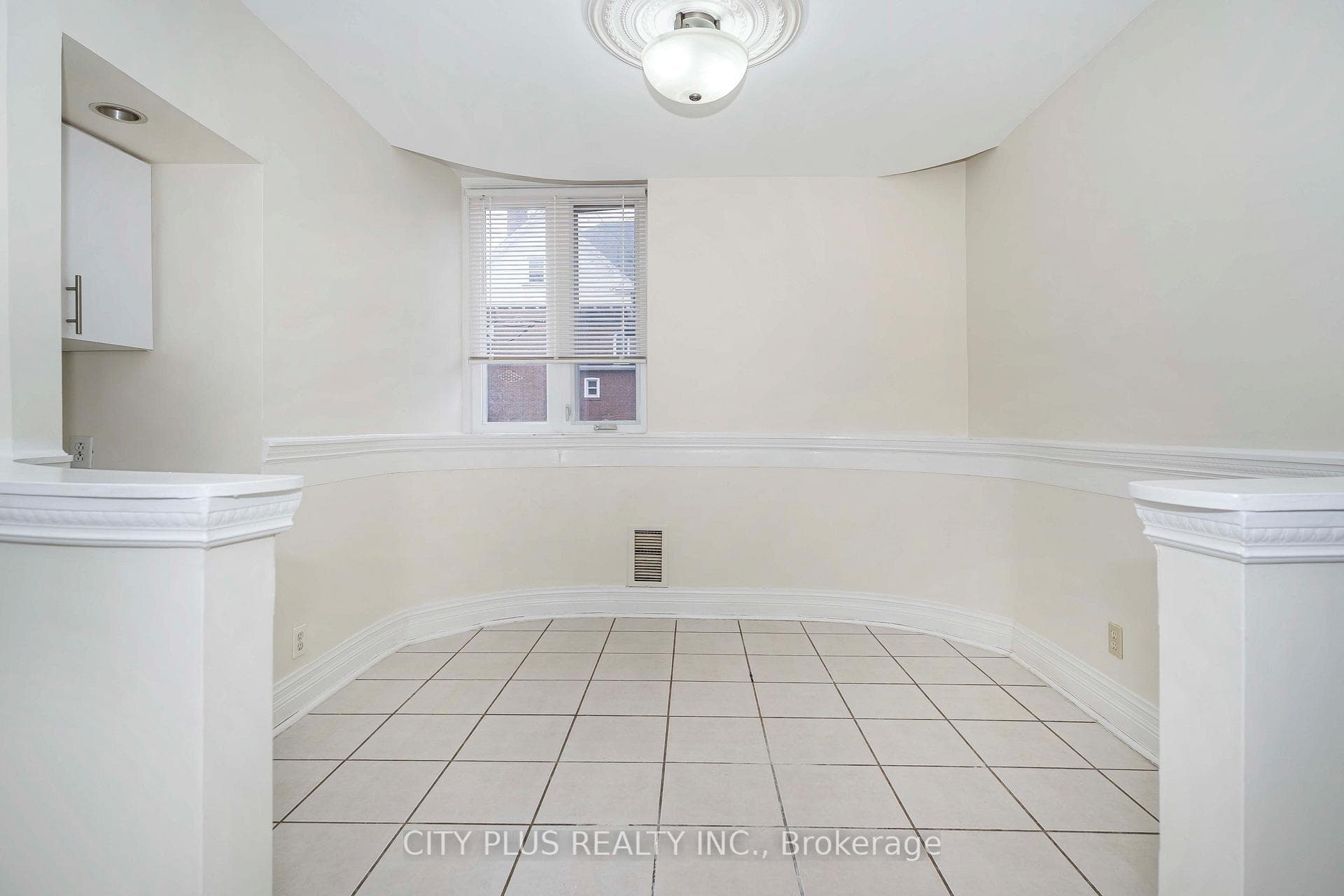 88 Lowther Avenue Unit 102 photo 6