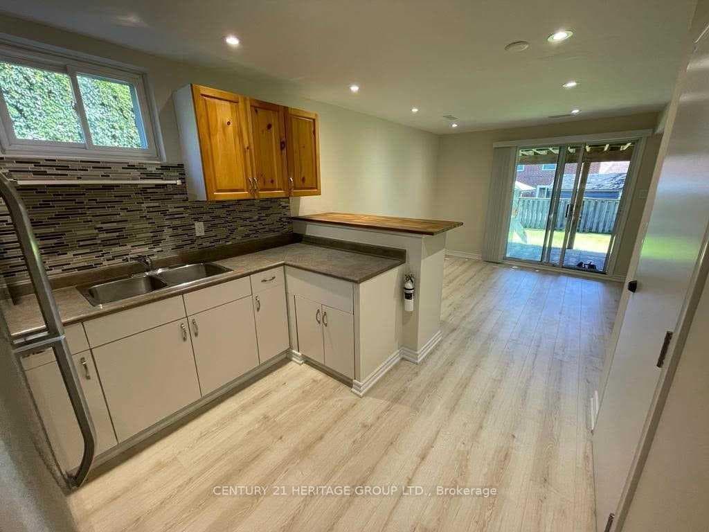 217 Yorkshire Drive photo 2