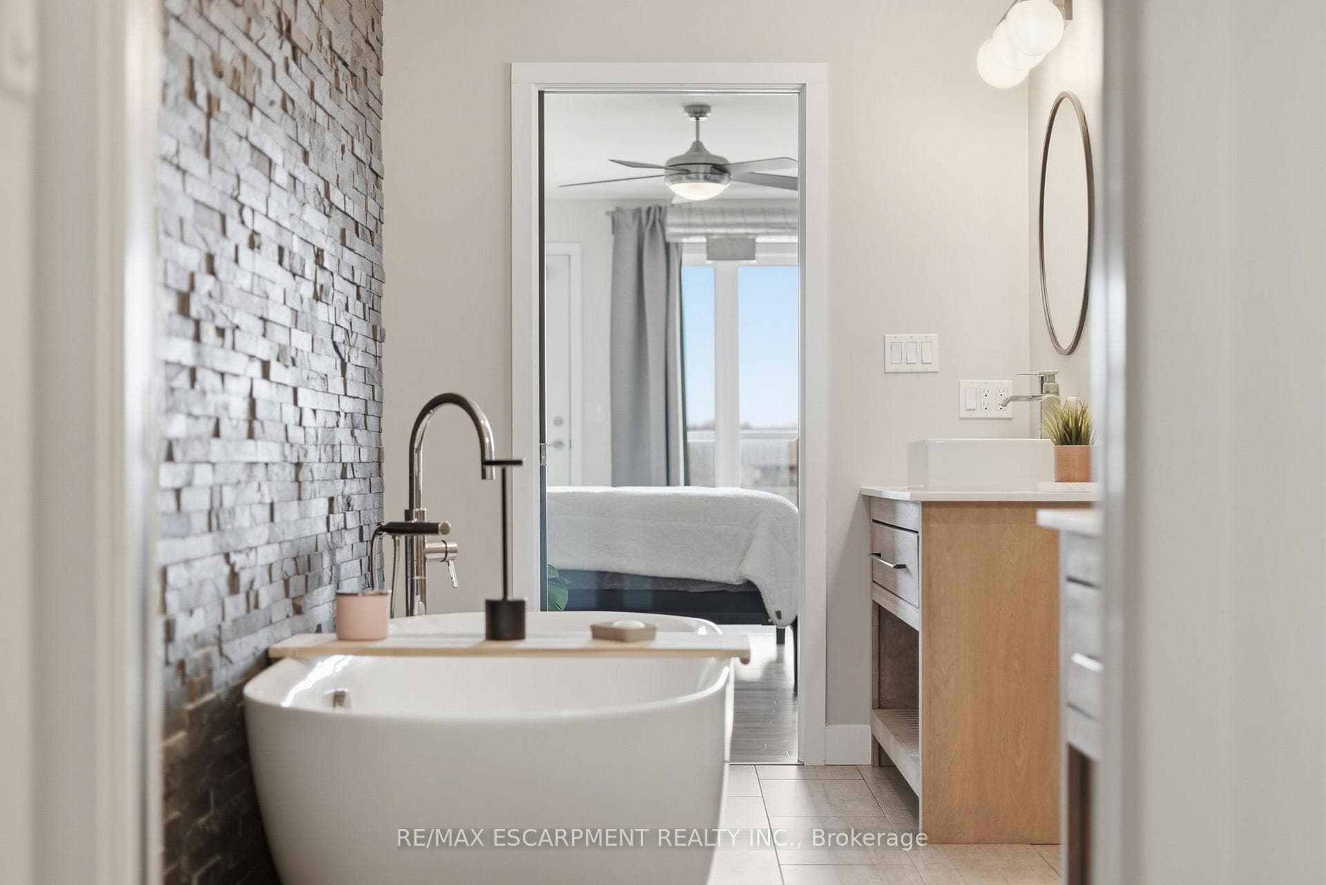 414 JOHN Street photo 29