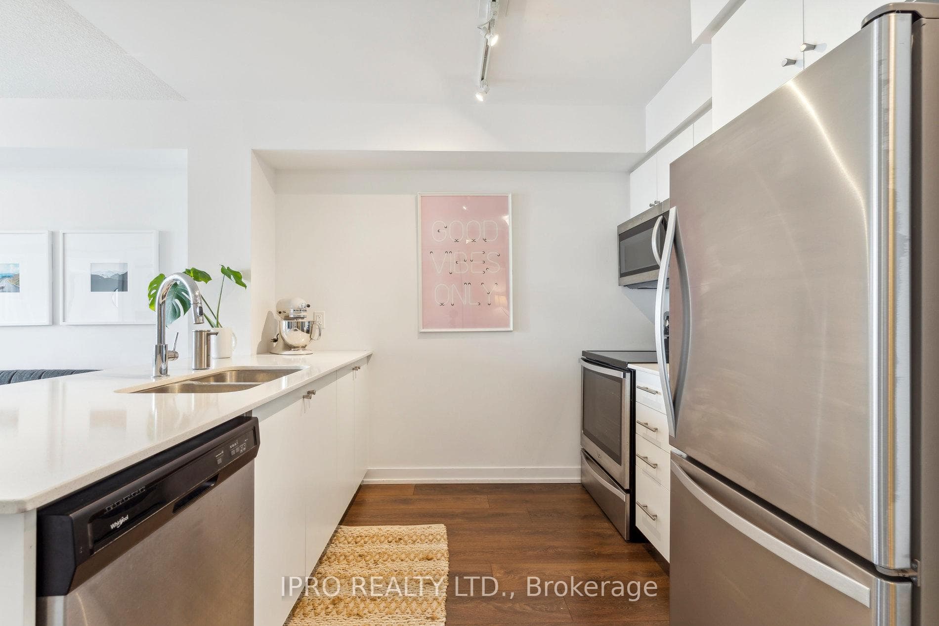 8 Trent Avenue Unit 702 photo 17