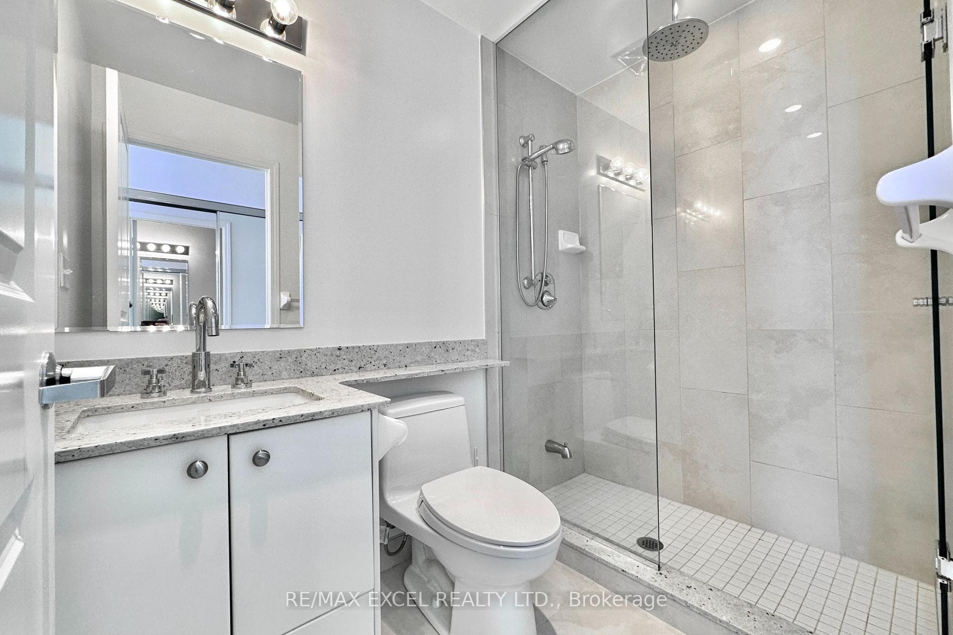 1910 Lakeshore Boulevard Unit 807 photo 17