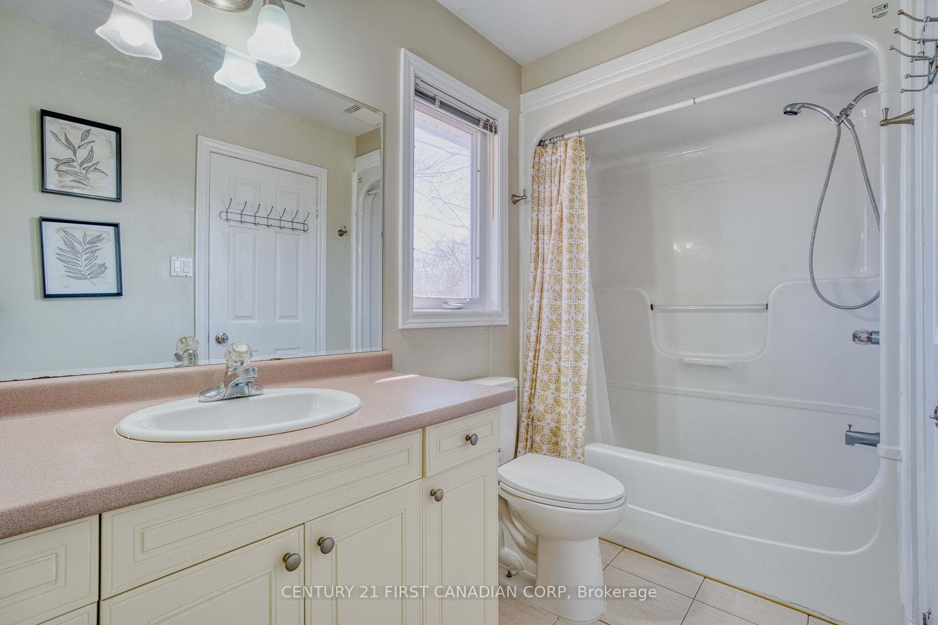 89 Mctaggart Court photo 31