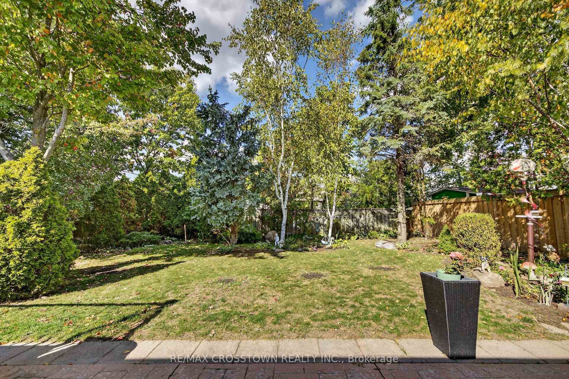 330 Harvie Road photo 7