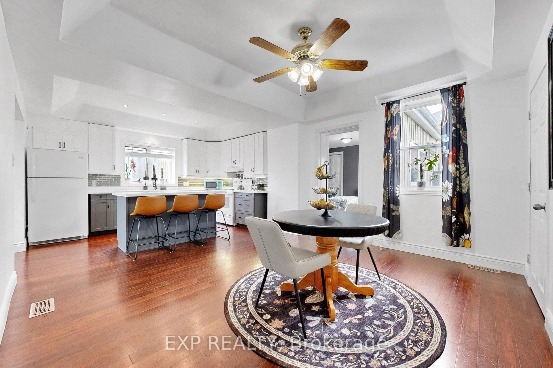 348 Elgin Street photo 2