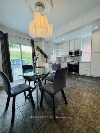 1115 Islington Avenue photo 6