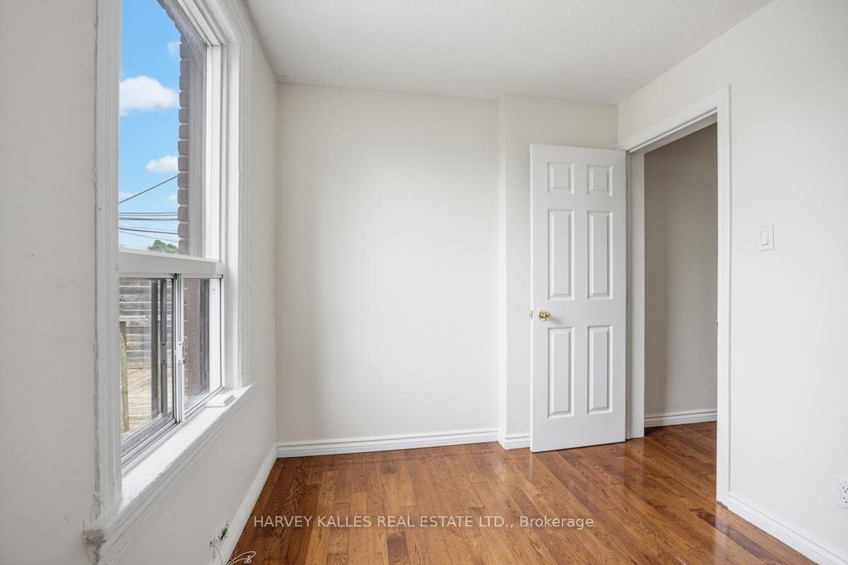 916 Bloor Street Unit Upper photo 13