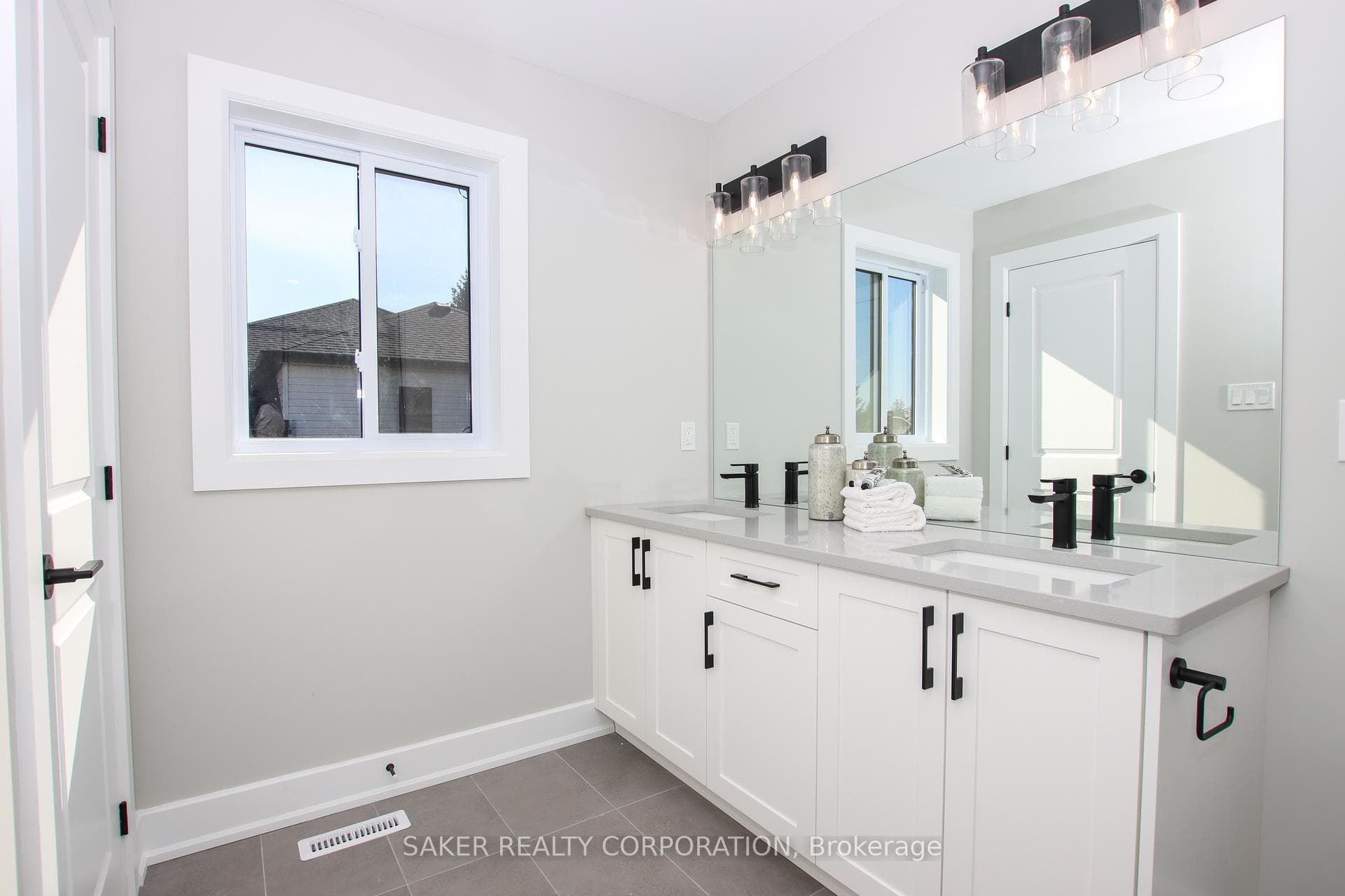 593 REGENT Street photo 26