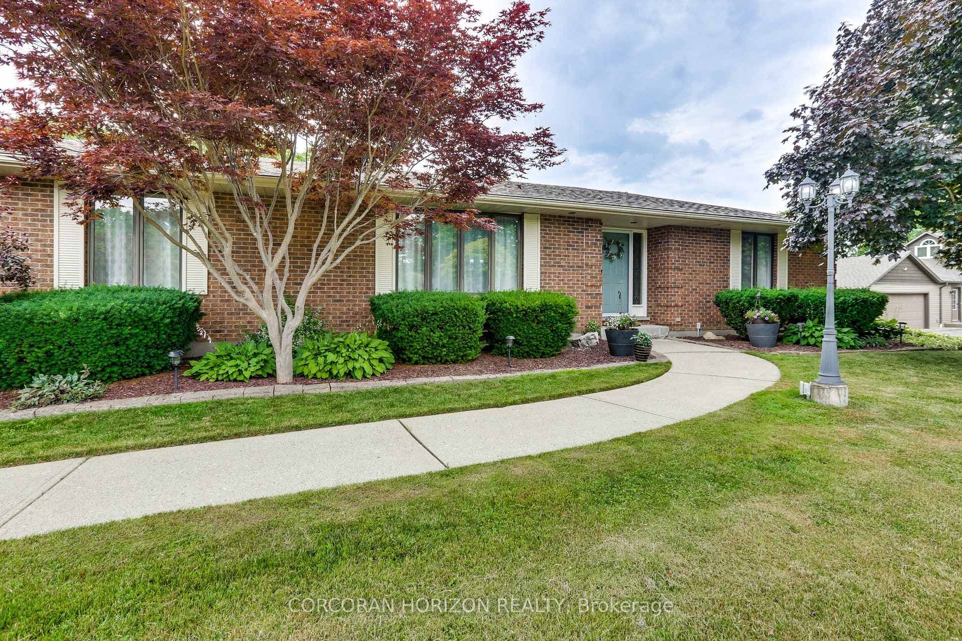 4542 Avenue Road photo 3