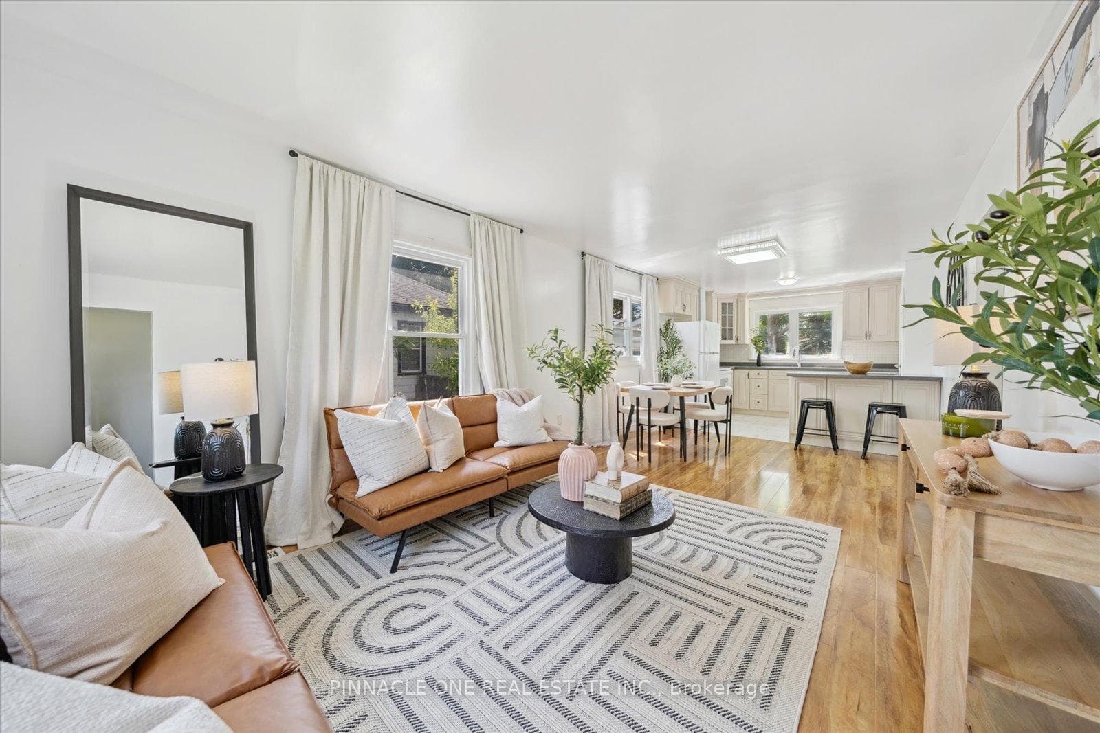 425 Parkhill Road photo 5