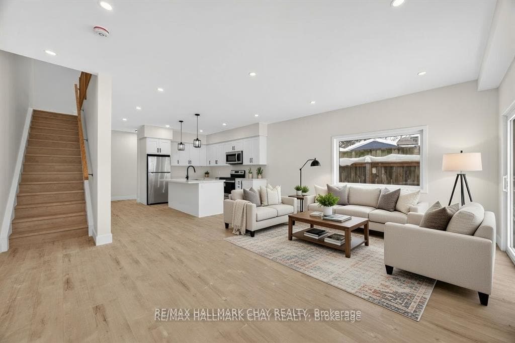 30 rose Avenue photo 3