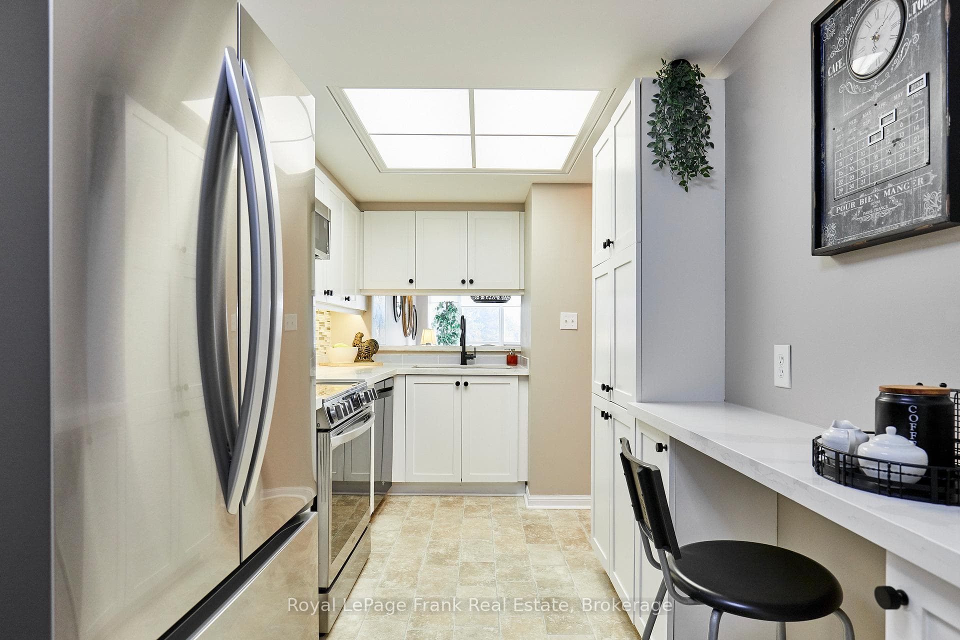 712 Rossland Road Unit 307 photo 10