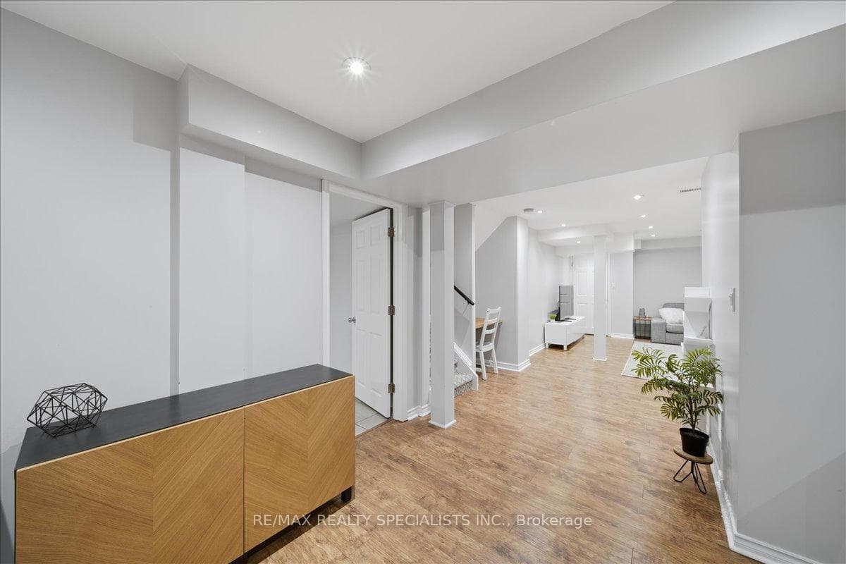 68 West Park Avenue photo 31