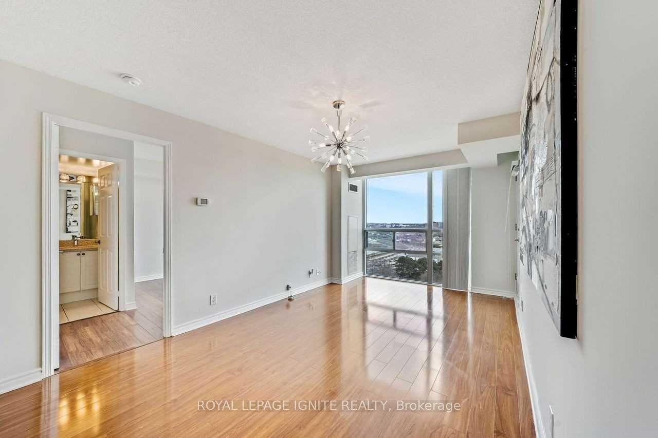 68 GRANGEWAY Avenue Unit 1509 photo 8
