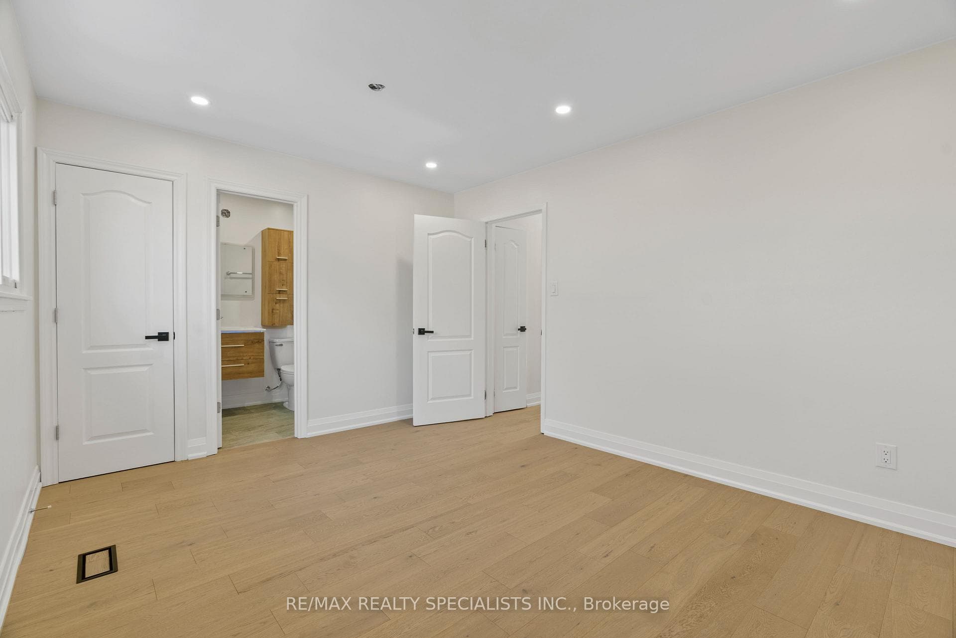 6419 Chaumont Crescent Unit Upper photo 18