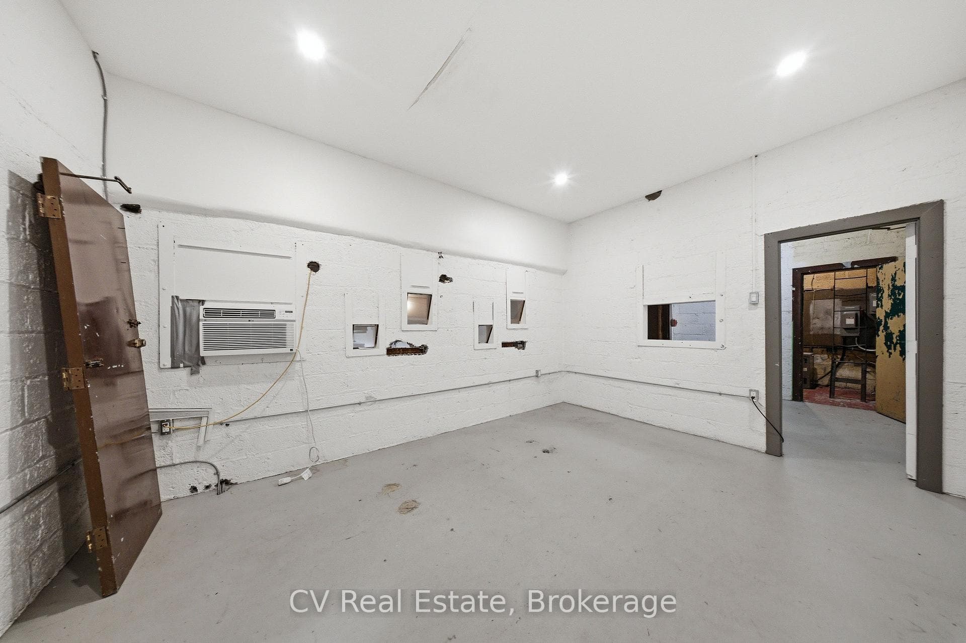 195 Ottawa Street photo 31