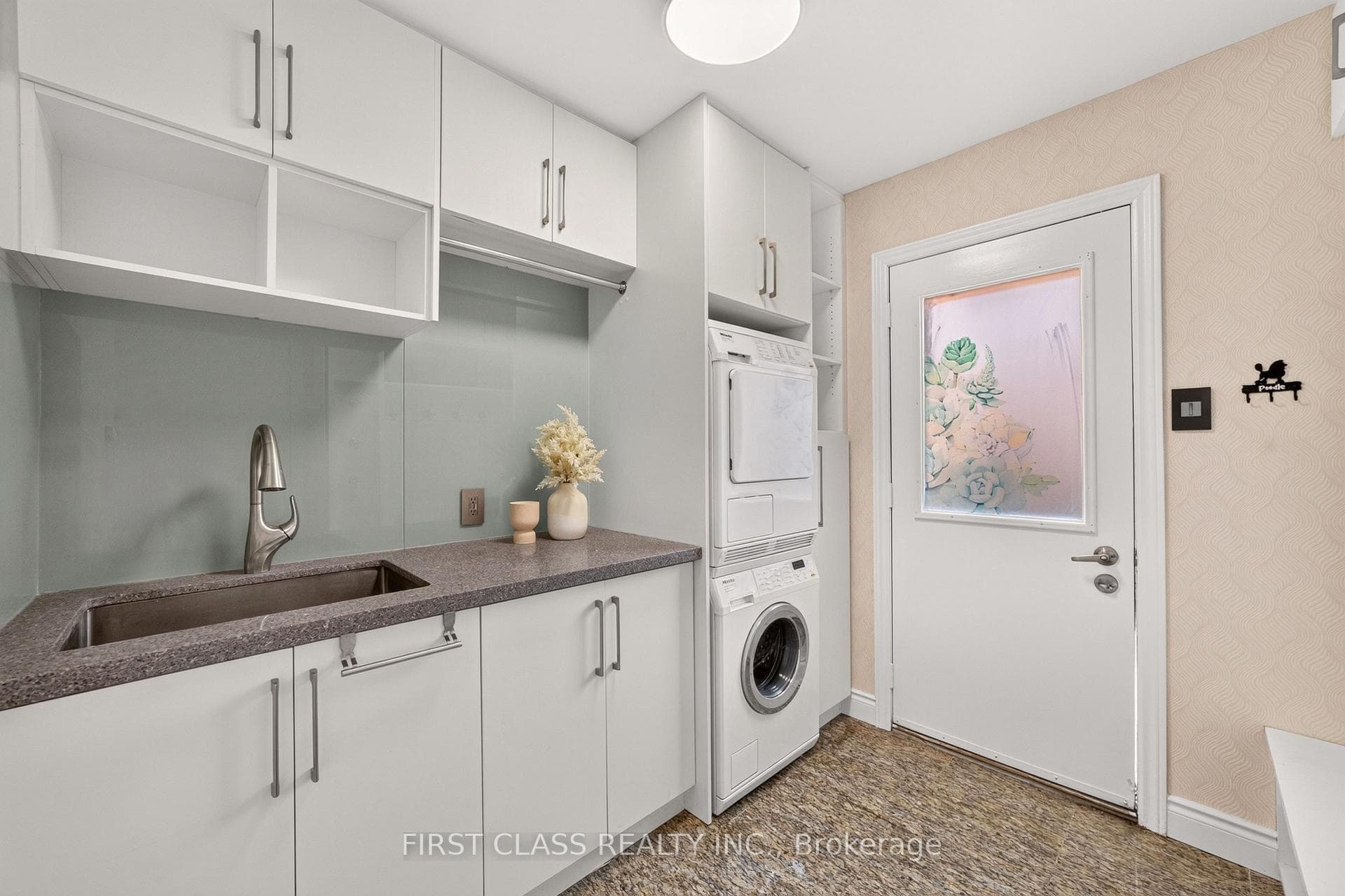 19 Tomlinson Circle photo 17