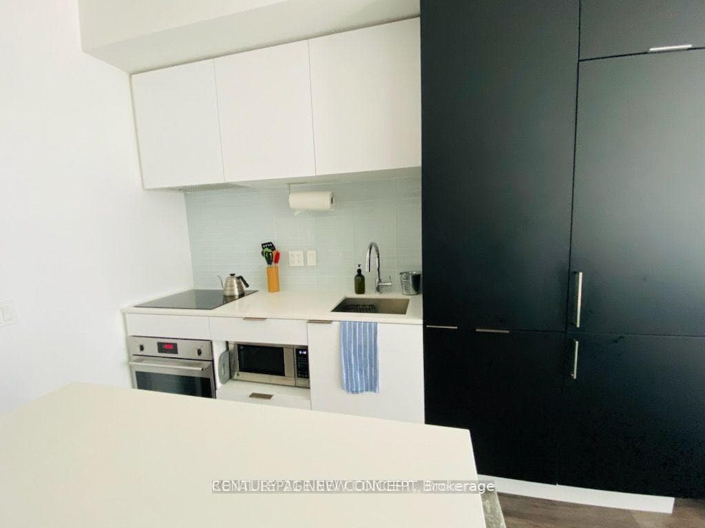 33 Helendale Avenue Unit 701 photo 3