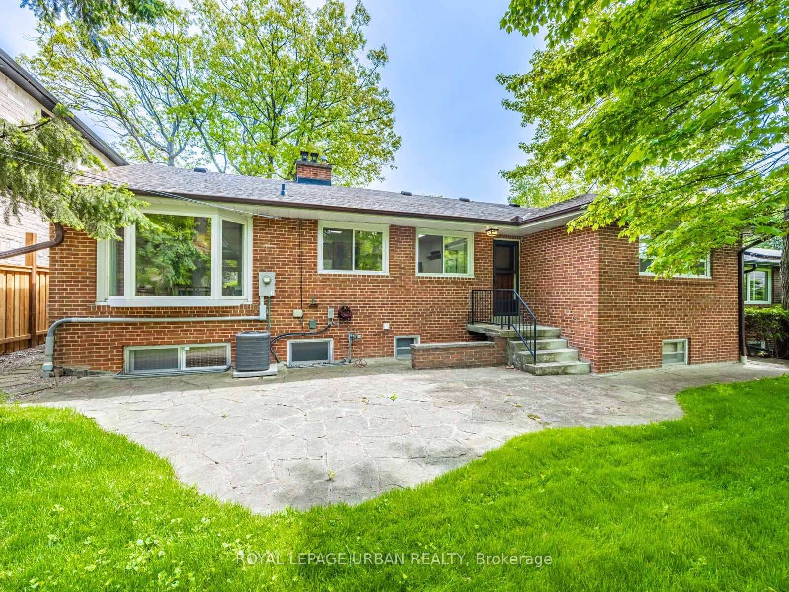 85 Farningham Crescent photo 34