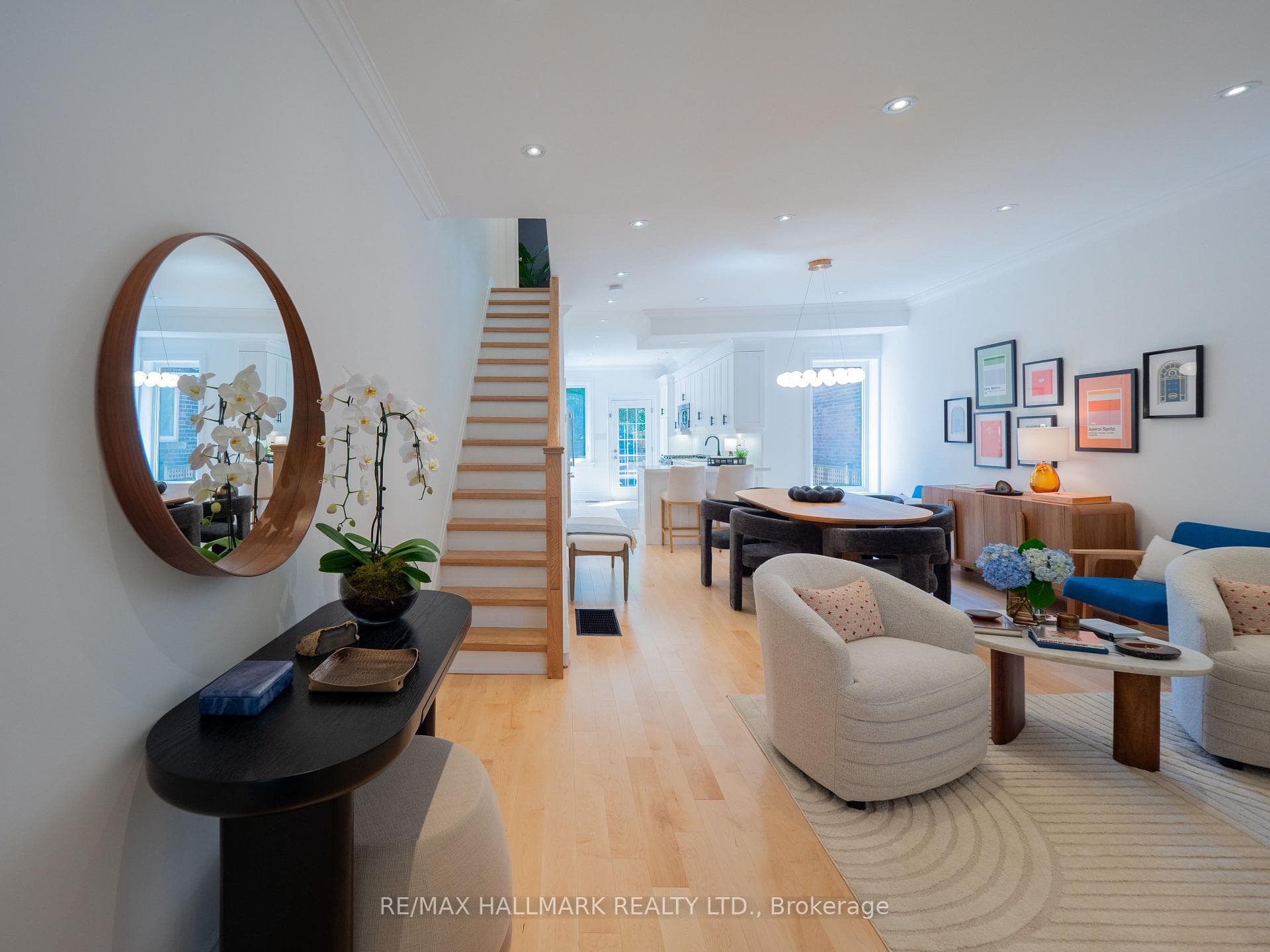 65 Hampton Avenue photo 3