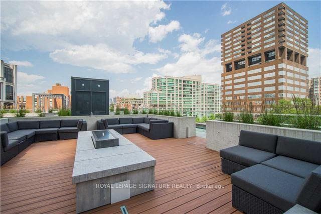 32 Davenport Road Unit 607 photo 16