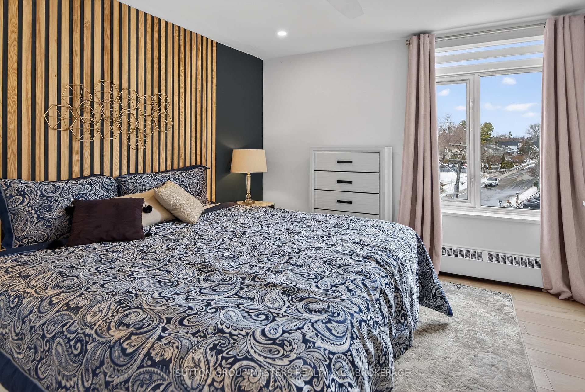 1 Mowat Avenue Unit 401 photo 17