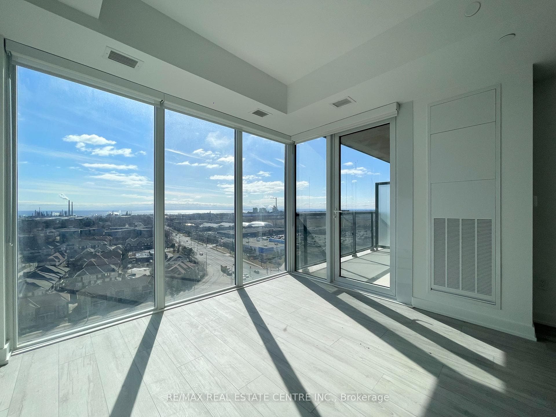 1035 Southdown Road Unit 1606 photo 10