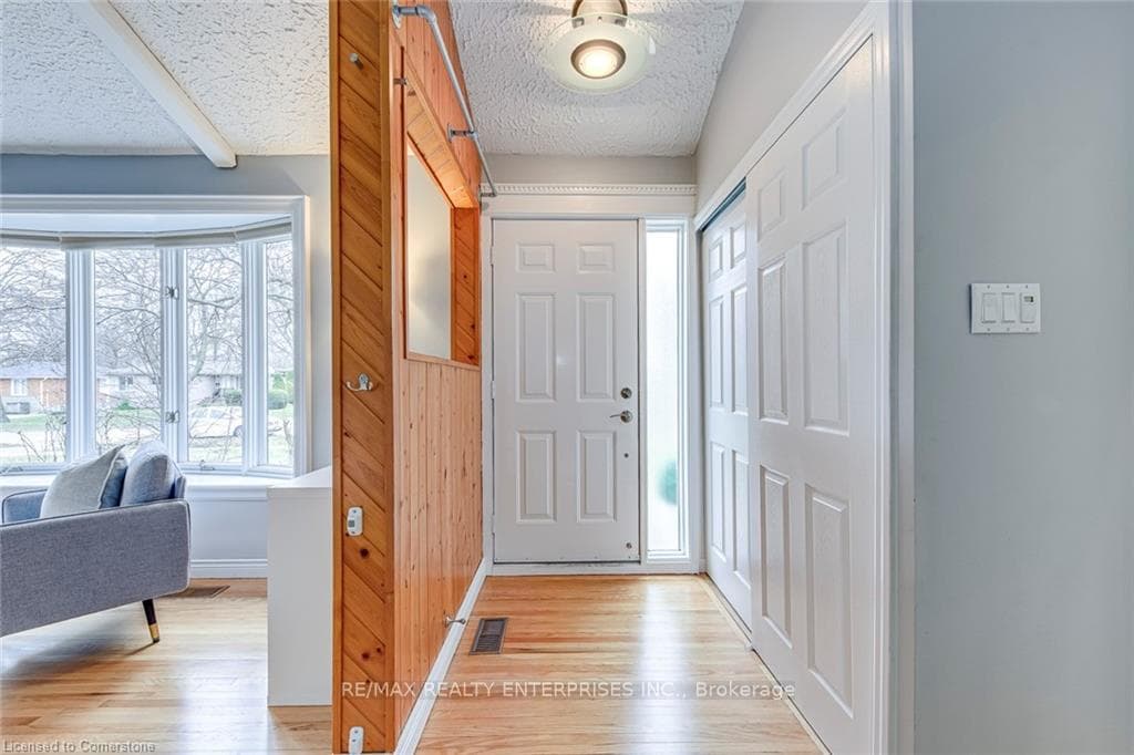 1293 Lewisham Drive photo 4