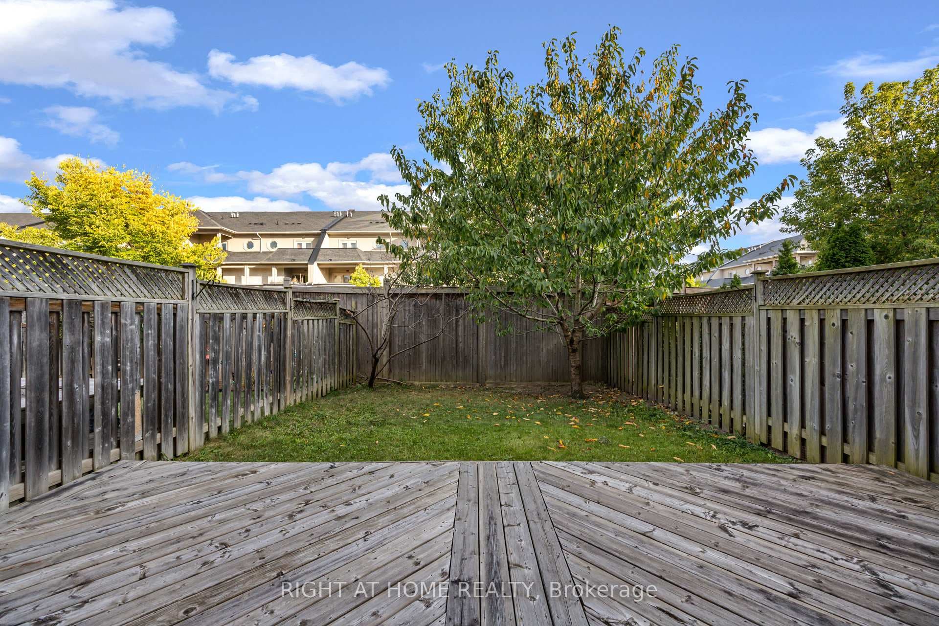 1259 Lamont Crescent photo 15