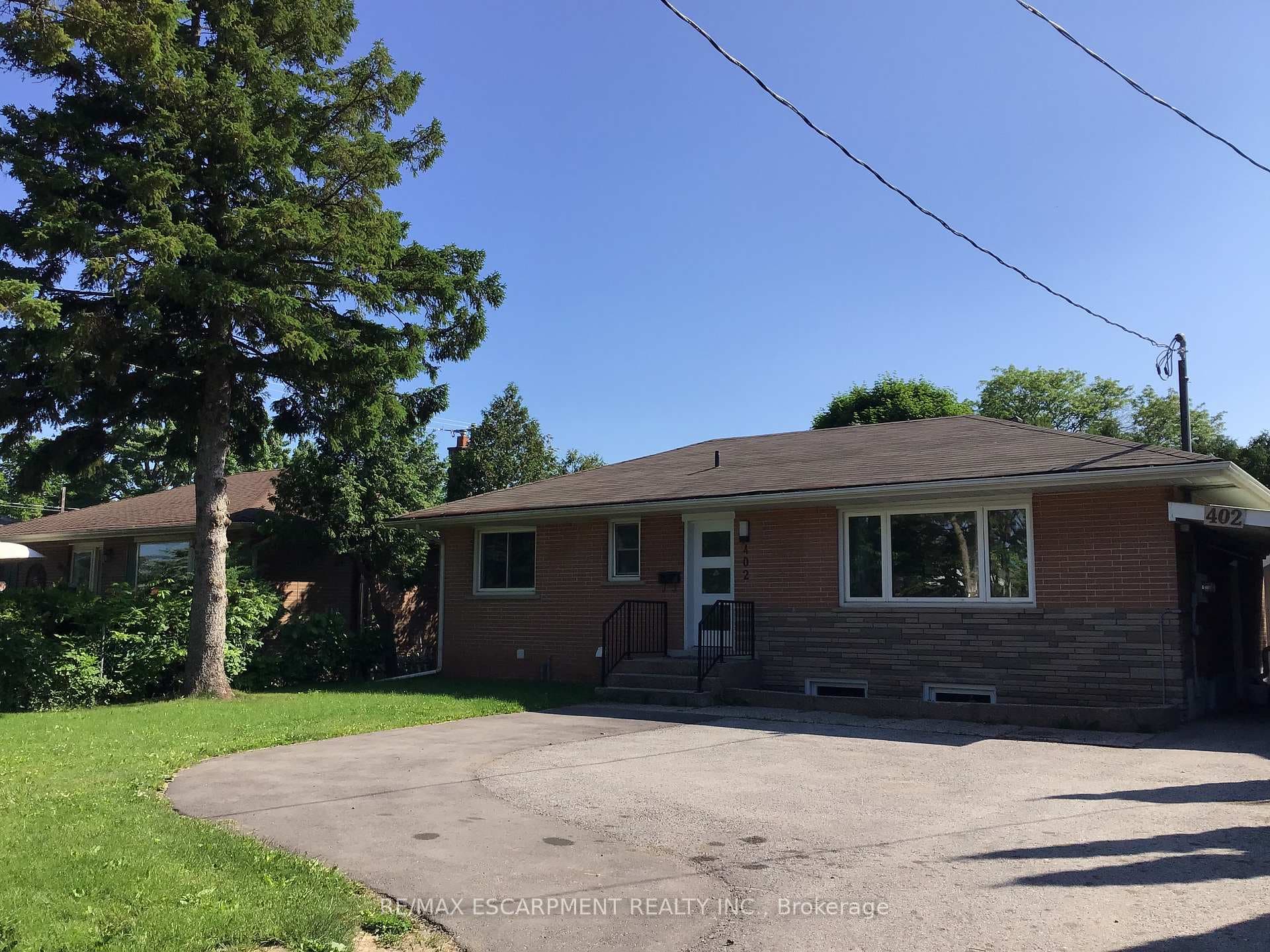 402 Third Line photo 2