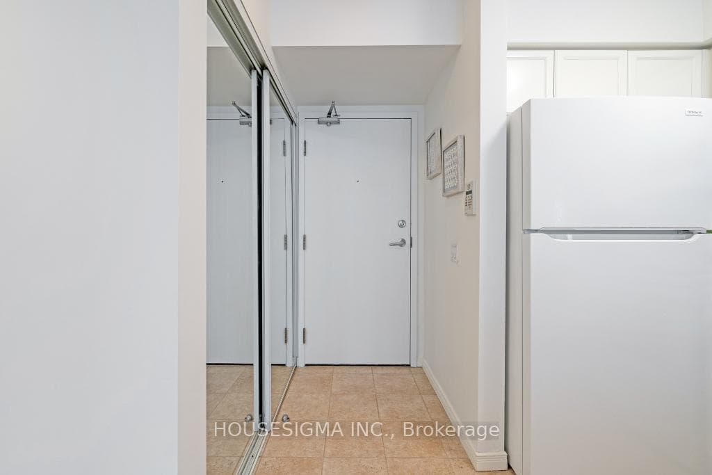 30 Harrison Garden Boulevard Unit 709 photo 5