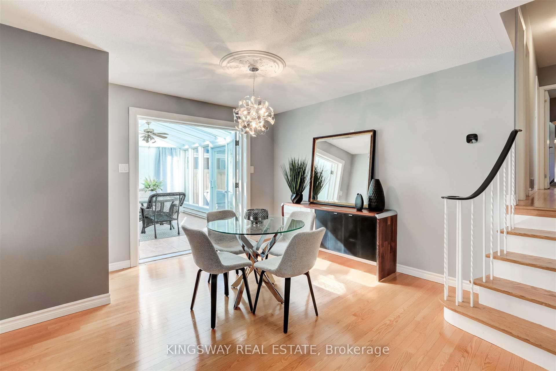 15 Deanewood Crescent photo 4