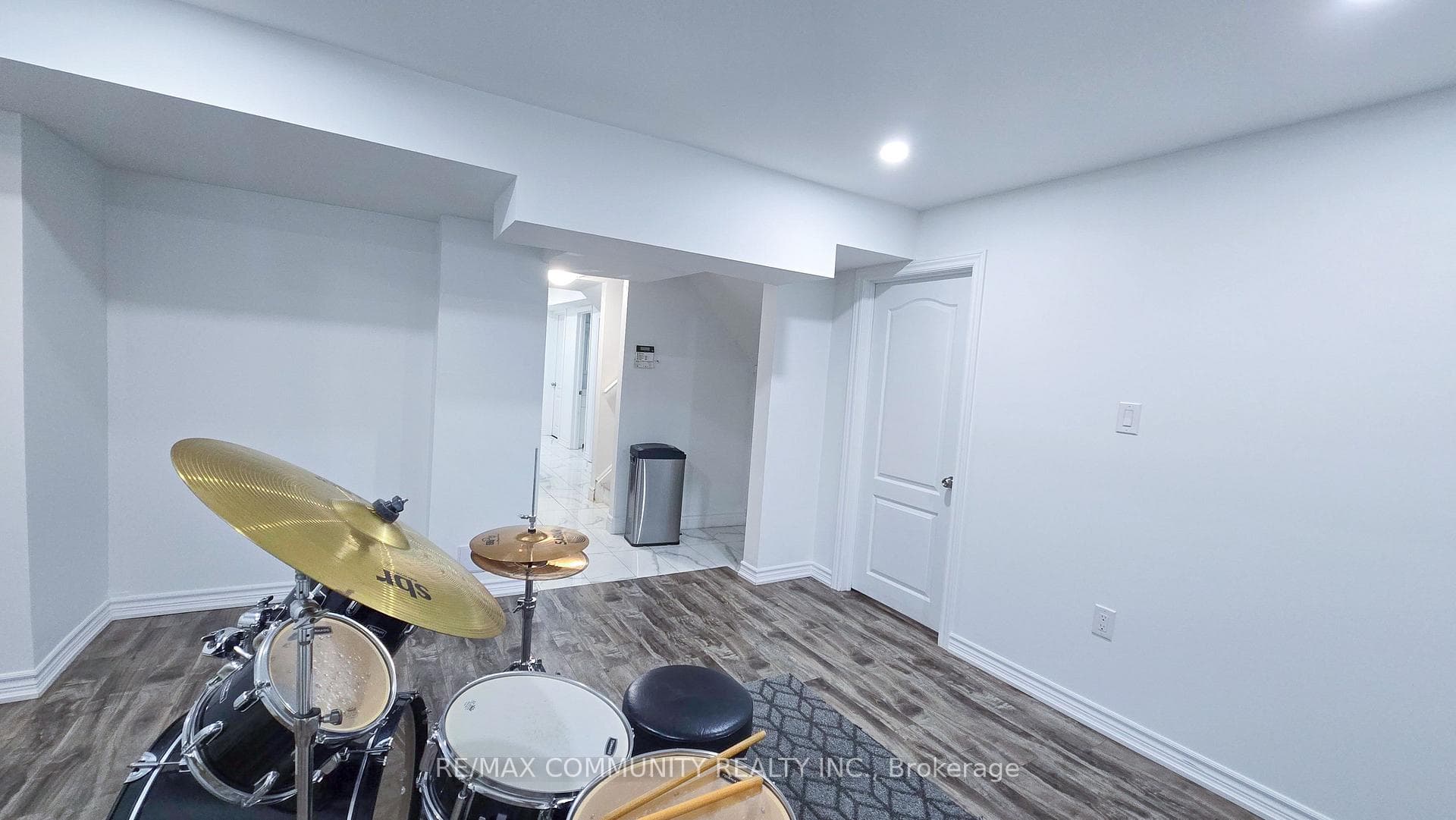 553 Hartley Boulevard photo 23