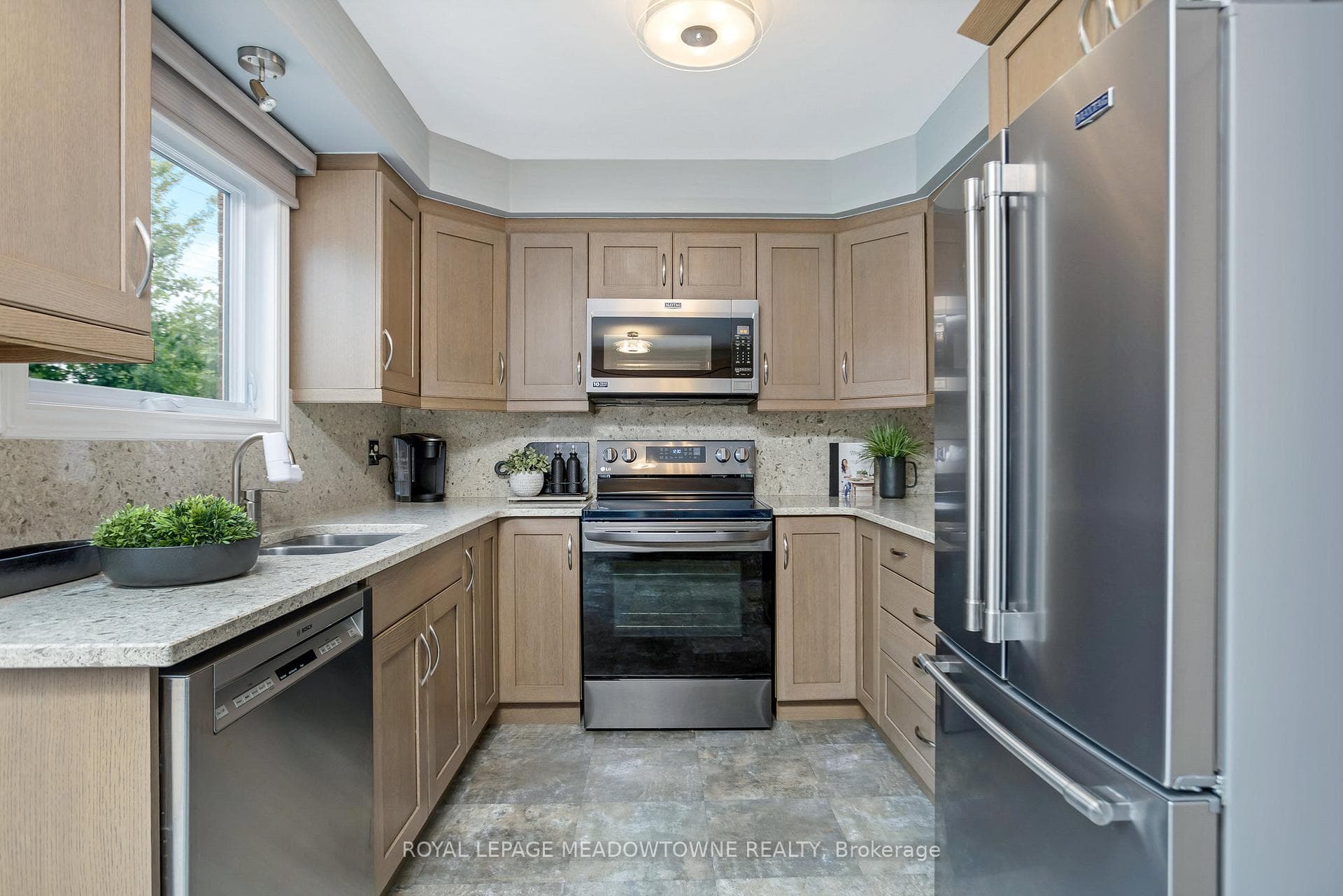 802 Syer Drive photo 9