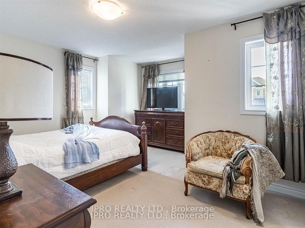 83 Pavlova Crescent photo 30