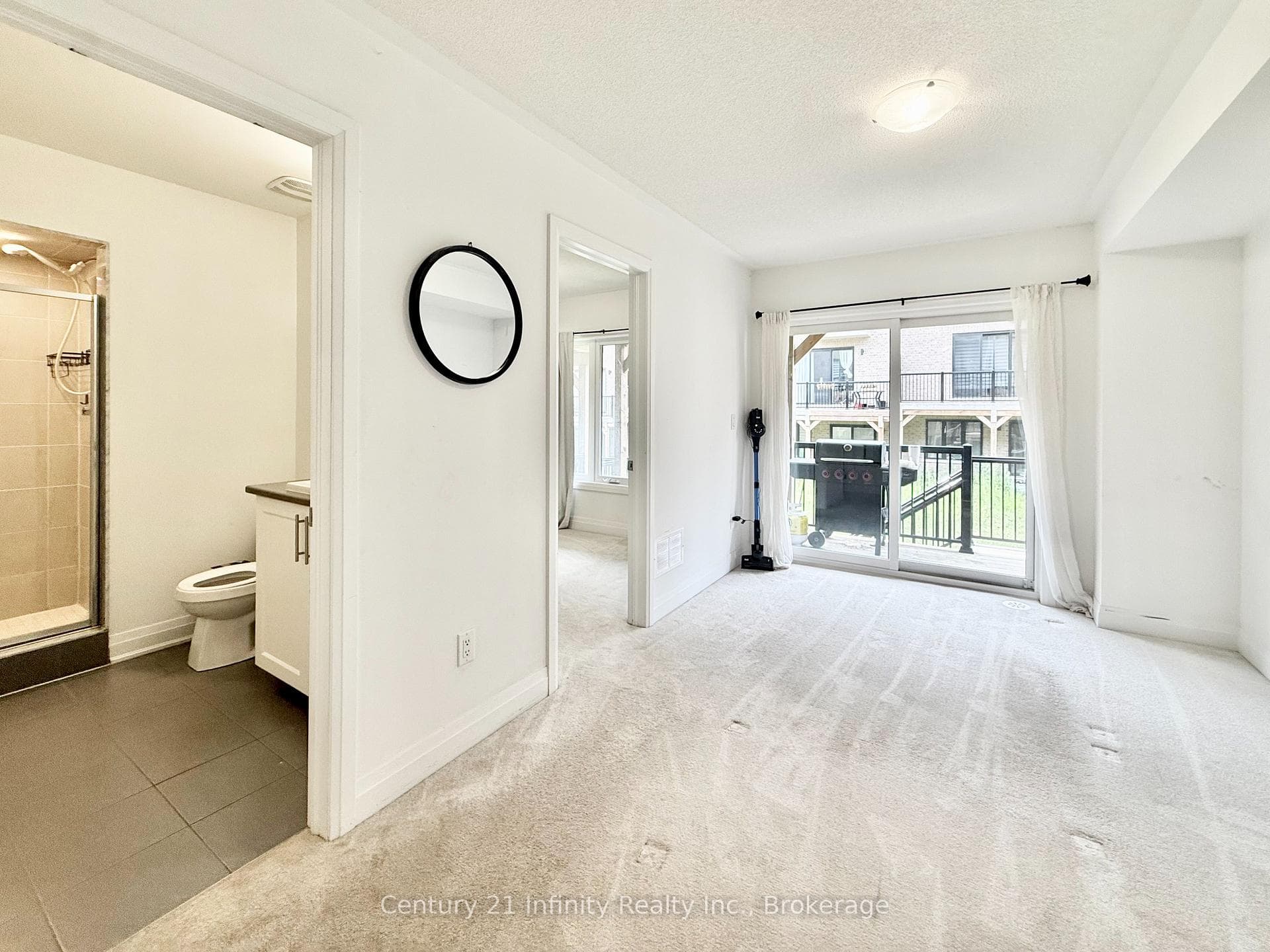 36 Elkington Crescent Unit 2 photo 6