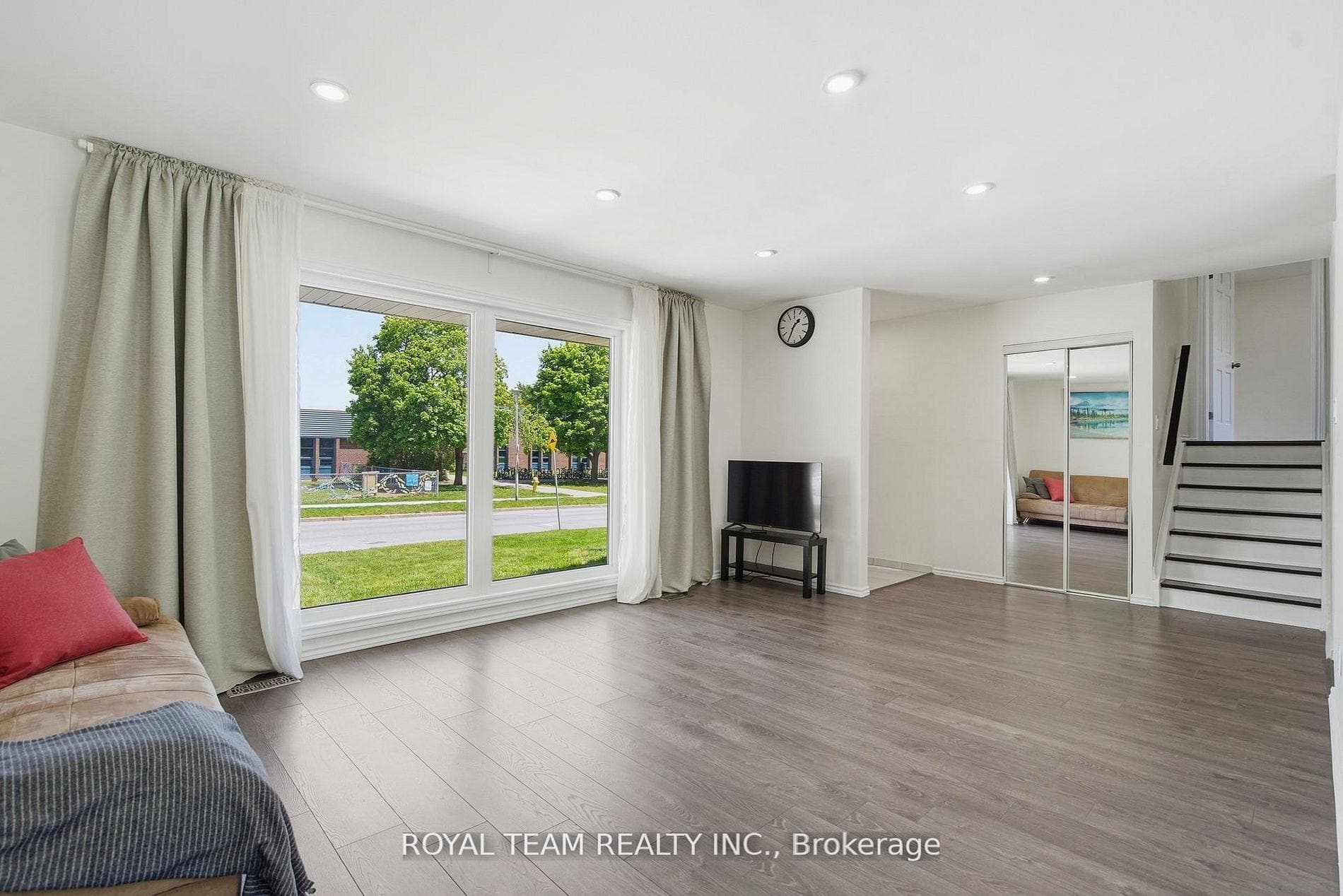 653 Steeplechase Drive photo 12