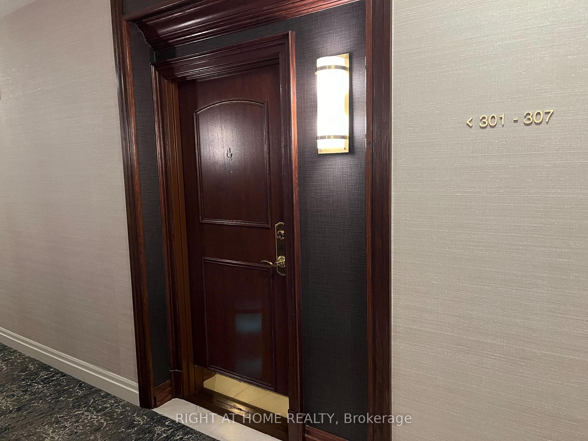 2511 Bloor Street Unit 307 photo 2